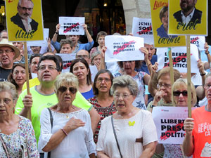 Concentraci&oacute; a la pla&ccedil;a del Vi per la independ&egrave;ncia i la llibertat dels presos pol&iacute;tics