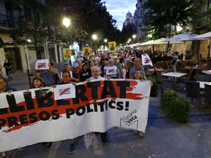 Concentraci&oacute; a la pla&ccedil;a del Vi per la independ&egrave;ncia i la llibertat dels presos pol&iacute;tics