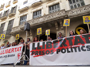 Concentraci&oacute; a la pla&ccedil;a del Vi per la independ&egrave;ncia i la llibertat dels presos pol&iacute;tics