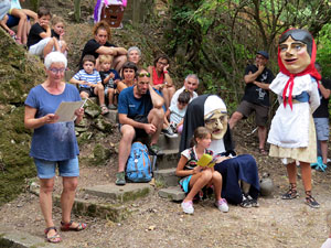 Festa Major de Sant Daniel 2019 - Audici&oacute; i ballada de la Sardana de les monges al claustre del Monestir de Sant Daniel