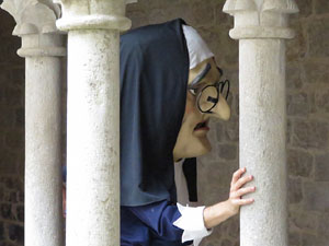 Festa Major de Sant Daniel 2019 - Audici&oacute; i ballada de la Sardana de les monges al claustre del Monestir de Sant Daniel