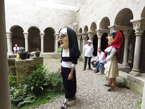 Festa Major de Sant Daniel 2019 - Audici&oacute; i ballada de la Sardana de les monges al claustre del Monestir de Sant Daniel