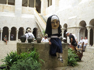 Festa Major de Sant Daniel 2019 - Audici&oacute; i ballada de la Sardana de les monges al claustre del Monestir de Sant Daniel