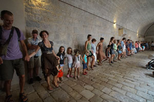 Festa Major de Sant Daniel 2019 - Audici&oacute; i ballada de la Sardana de les monges al claustre del Monestir de Sant Daniel
