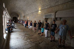 Festa Major de Sant Daniel 2019 - Audici&oacute; i ballada de la Sardana de les monges al claustre del Monestir de Sant Daniel