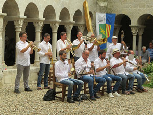 Festa Major de Sant Daniel 2019 - Audici&oacute; i ballada de la Sardana de les monges al claustre del Monestir de Sant Daniel