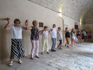 Festa Major de Sant Daniel 2019 - Audici&oacute; i ballada de la Sardana de les monges al claustre del Monestir de Sant Daniel