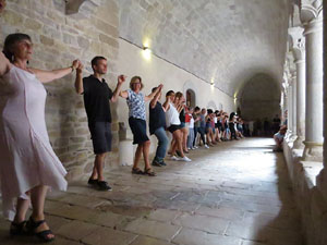 Festa Major de Sant Daniel 2019 - Audici&oacute; i ballada de la Sardana de les monges al claustre del Monestir de Sant Daniel