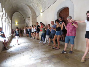 Festa Major de Sant Daniel 2019 - Audici&oacute; i ballada de la Sardana de les monges al claustre del Monestir de Sant Daniel