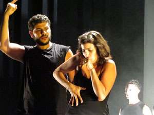 Festivals de Girona. FITAG 2019 - 'Experiment autoficci&oacute;'. Espectacle inaugural al Teatre Municipal, dirigit per Carolina Correa