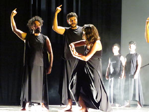 Festivals de Girona. FITAG 2019 - 'Experiment autoficci&oacute;'. Espectacle inaugural al Teatre Municipal, dirigit per Carolina Correa