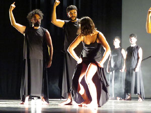 Festivals de Girona. FITAG 2019 - 'Experiment autoficci&oacute;'. Espectacle inaugural al Teatre Municipal, dirigit per Carolina Correa