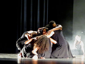 Festivals de Girona. FITAG 2019 - 'Experiment autoficci&oacute;'. Espectacle inaugural al Teatre Municipal, dirigit per Carolina Correa