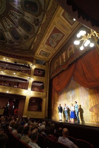 Un moment de la inauguraci&oacute; al Teatre Municipal