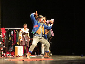 Festivals de Girona. FITAG 2019 - 'Tinto coraz&oacute;n'. Espectacle interpretat per la companyia 'Situaci&oacute;n Pa&iacute;s' de Valparaiso, Xile