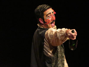 Festivals de Girona. FITAG 2019 - 'Tinto coraz&oacute;n'. Espectacle interpretat per la companyia 'Situaci&oacute;n Pa&iacute;s' de Valparaiso, Xile