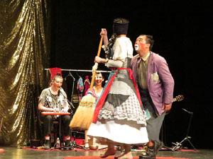 Festivals de Girona. FITAG 2019 - 'Tinto coraz&oacute;n'. Espectacle interpretat per la companyia 'Situaci&oacute;n Pa&iacute;s' de Valparaiso, Xile