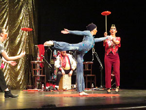 Festivals de Girona. FITAG 2019 - 'Tinto coraz&oacute;n'. Espectacle interpretat per la companyia 'Situaci&oacute;n Pa&iacute;s' de Valparaiso, Xile