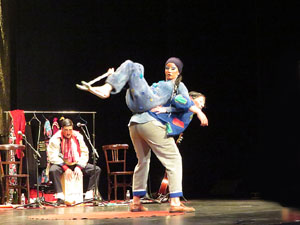 Festivals de Girona. FITAG 2019 - 'Tinto coraz&oacute;n'. Espectacle interpretat per la companyia 'Situaci&oacute;n Pa&iacute;s' de Valparaiso, Xile