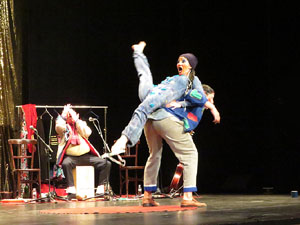 Festivals de Girona. FITAG 2019 - 'Tinto coraz&oacute;n'. Espectacle interpretat per la companyia 'Situaci&oacute;n Pa&iacute;s' de Valparaiso, Xile