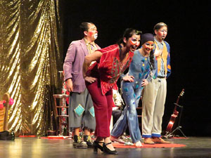 Festivals de Girona. FITAG 2019 - 'Tinto coraz&oacute;n'. Espectacle interpretat per la companyia 'Situaci&oacute;n Pa&iacute;s' de Valparaiso, Xile