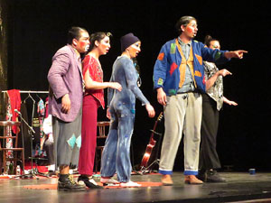 Festivals de Girona. FITAG 2019 - 'Tinto coraz&oacute;n'. Espectacle interpretat per la companyia 'Situaci&oacute;n Pa&iacute;s' de Valparaiso, Xile