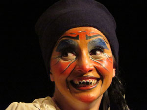 Festivals de Girona. FITAG 2019 - 'Tinto coraz&oacute;n'. Espectacle interpretat per la companyia 'Situaci&oacute;n Pa&iacute;s' de Valparaiso, Xile