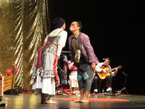 Festivals de Girona. FITAG 2019 - 'Tinto coraz&oacute;n'. Espectacle interpretat per la companyia 'Situaci&oacute;n Pa&iacute;s' de Valparaiso, Xile