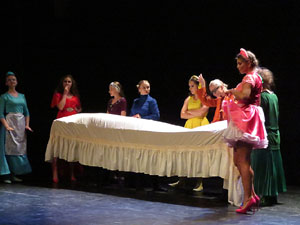 Festivals de Girona. FITAG 2019 - '8 wires or 1 reason of love'. Espectacle interpretat per la companyia 'Student Dance and Plastic Theatre Oler' de Moscou