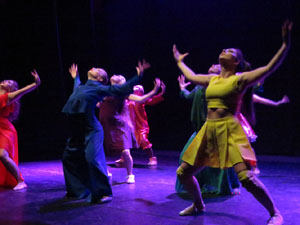 Festivals de Girona. FITAG 2019 - '8 wires or 1 reason of love'. Espectacle interpretat per la companyia 'Student Dance and Plastic Theatre Oler' de Moscou