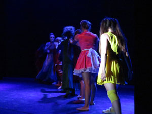 Festivals de Girona. FITAG 2019 - '8 wires or 1 reason of love'. Espectacle interpretat per la companyia 'Student Dance and Plastic Theatre Oler' de Moscou