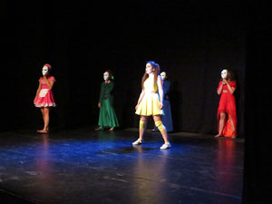 Festivals de Girona. FITAG 2019 - '8 wires or 1 reason of love'. Espectacle interpretat per la companyia 'Student Dance and Plastic Theatre Oler' de Moscou