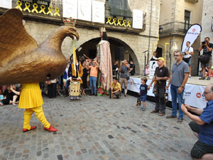 Arribada de la Flama del Canig&oacute; 2019 a la pla&ccedil;a del Vi