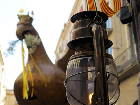 L'&Agrave;liga de la Ciutat, sortint de la Catedral