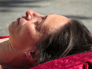 inund'ART 2019. Performance de La Taimada (Olga &Aacute;lvarez & Jordi Cabestany) a la Rambla de la Llibertat