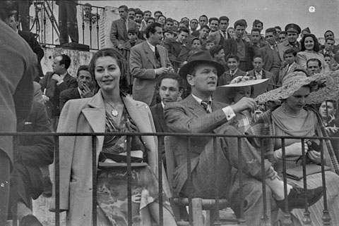 Ava Gardner a la pla&ccedil;a de braus durant el rodatge de 'Pandora i l'holand&egrave;s errant'. 23 d'abril de 1950