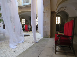 Temps de Flors 2019. Instal&middot;laci&oacute; floral a la Casa Pastors, a la pla&ccedil;a de la Catedral
