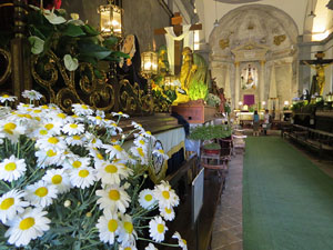 Temps de Flors 2019. Decoracions florals als diversos espais de l'Esgl&eacute;sia dels Dolors