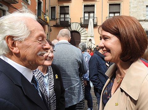 L'alcaldessa de la ciutat, Marta Madrenas, amb Josep Tarr&eacute;s durant la inauguraci&oacute;