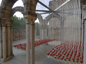 Temps de Flors 2019. Instal&middot;laci&oacute; floral a la terrassa i l'assecador del Museu d'Hist&ograve;ria