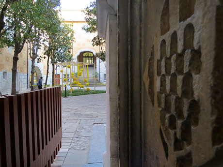 Temps de Flors 2019. Decoraci&oacute; floral del Pati de les Magn&ograve;lies, a la Seu del Govern de la Generalitat de Catalunya a Girona