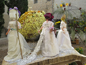 Temps de Flors 2019. Instal&middot;laci&oacute; 'El planeta groc' a la Pla&ccedil;a de Sant Feliu - Trasfigueres