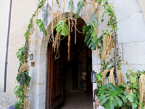 Temps de Flors 2019. Instal&middot;lacions i decoracions florals al claustre rom&agrave;nic del monestir de Sant Daniel