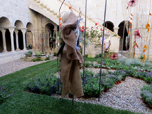 Temps de Flors 2019. Instal&middot;lacions i decoracions florals al claustre rom&agrave;nic del monestir de Sant Daniel