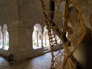 Temps de Flors 2019. Instal&middot;lacions i decoracions florals al claustre rom&agrave;nic del monestir de Sant Daniel