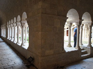 Temps de Flors 2019. Instal&middot;lacions i decoracions florals al claustre rom&agrave;nic del monestir de Sant Daniel