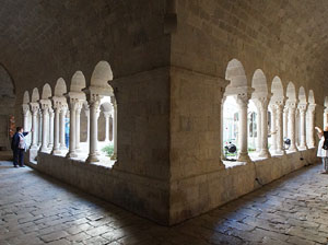 Temps de Flors 2019. Instal&middot;lacions i decoracions florals al claustre rom&agrave;nic del monestir de Sant Daniel