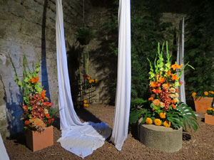 Temps de Flors 2019. Decoracions florals als baixos de l'edifici de les Sarra&iuml;nes