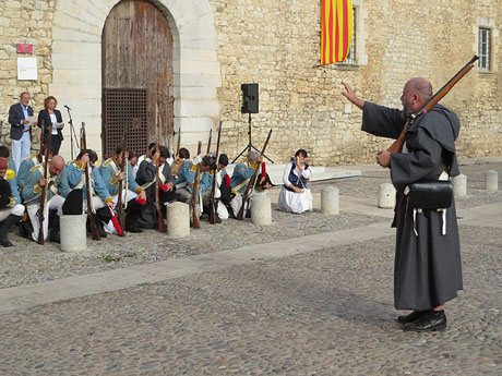XII Festa Reviu els Setges Napole&ograve;nics de Girona. Presentaci&oacute; a la pla&ccedil;a de Sant Dom&egrave;nec