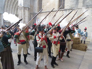 XII Festa Reviu els Setges Napole&ograve;nics de Girona. Combats a la pla&ccedil;a dels Ap&ograve;stols